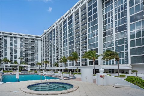 Condominio en venta en Bal Harbour, Florida, 2 dormitorios, 134.43 m2 № 1396027 - foto 28