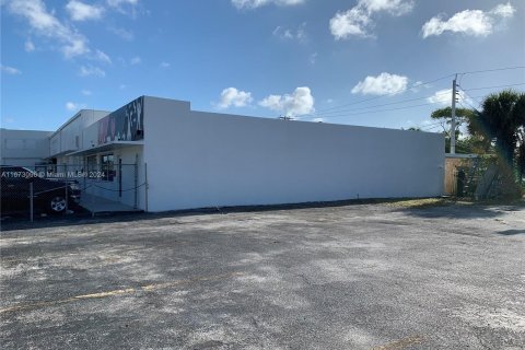 Propiedad comercial en venta en Hollywood, Florida № 1396025 - foto 2