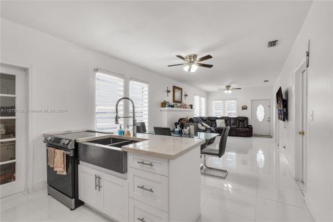 Immobilier commercial à vendre à Miami, Floride: 167.97 m2 № 1395974 - photo 9