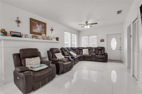 Immobilier commercial à vendre à Miami, Floride: 167.97 m2 № 1395974 - photo 5