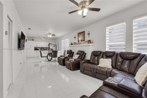 Immobilier commercial à vendre à Miami, Floride: 167.97 m2 № 1395974 - photo 6