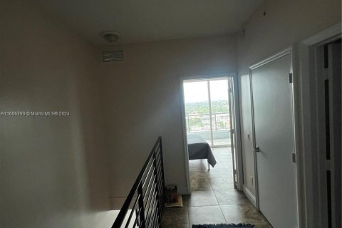 Condo in Miami, Florida, 1 bedroom  № 1380273 - photo 16