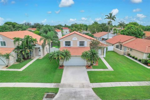 Villa ou maison à vendre à Pembroke Pines, Floride: 4 chambres, 185.06 m2 № 1292529 - photo 1