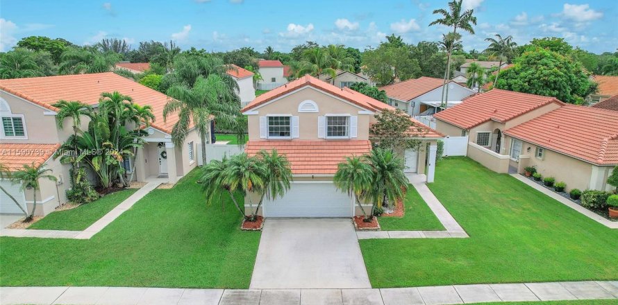 Villa ou maison à Pembroke Pines, Floride 4 chambres, 185.06 m2 № 1292529