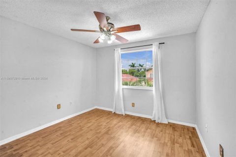 Casa en venta en Pembroke Pines, Florida, 4 dormitorios, 185.06 m2 № 1292529 - foto 19