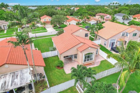 Villa ou maison à vendre à Pembroke Pines, Floride: 4 chambres, 185.06 m2 № 1292529 - photo 30