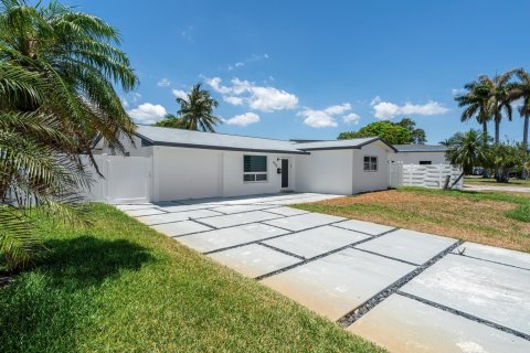 House in Dania Beach, Florida 3 bedrooms, 153.29 sq.m. № 1188730 - photo 24