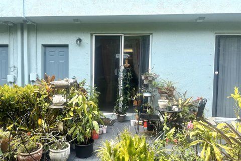 Townhouse in Riviera Beach, Florida 3 bedrooms, 122.45 sq.m. № 1217160 - photo 1