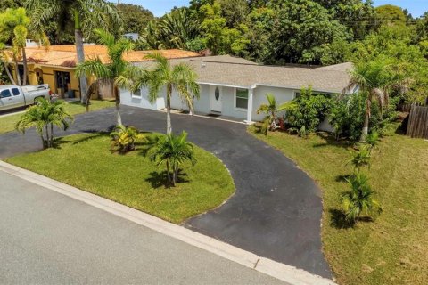 Casa en venta en Saint Petersburg, Florida, 3 dormitorios, 137.87 m2 № 1349641 - foto 1