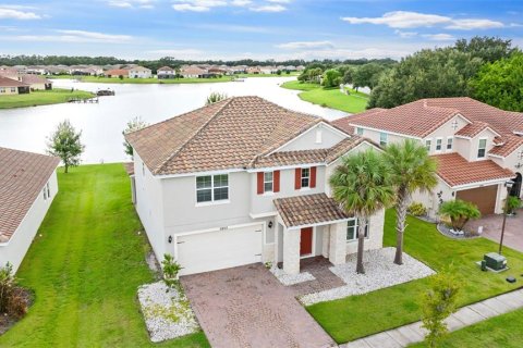 Casa en venta en Kissimmee, Florida, 5 dormitorios, 261.43 m2 № 1349609 - foto 1