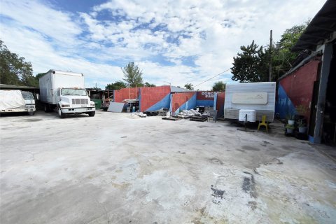 Commercial property in Miami, Florida № 882364 - photo 20