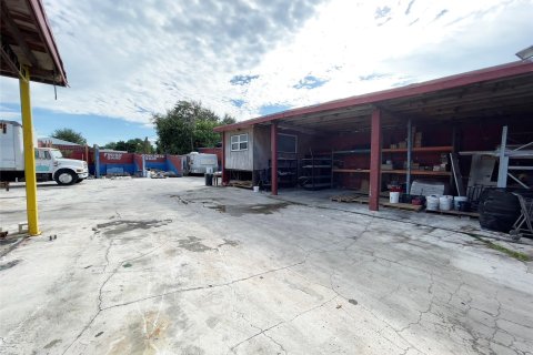 Commercial property in Miami, Florida № 882364 - photo 16