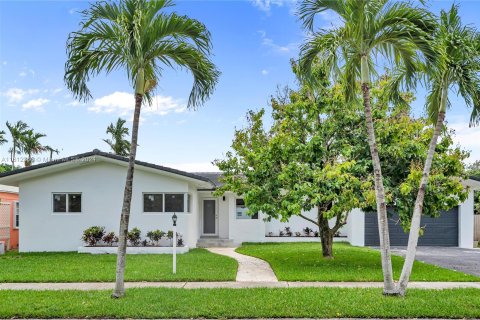 Casa en venta en Hollywood, Florida, 4 dormitorios, 196.58 m2 № 1235057 - foto 1