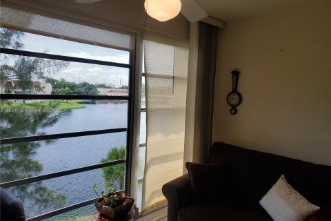 Condo in Sunrise, Florida, 2 bedrooms  № 1309364 - photo 8