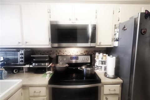 Condo in Sunrise, Florida, 2 bedrooms  № 1309364 - photo 2