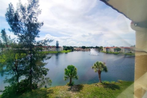 Condo in Sunrise, Florida, 2 bedrooms  № 1309364 - photo 12