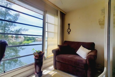 Condo in Sunrise, Florida, 2 bedrooms  № 1309364 - photo 9