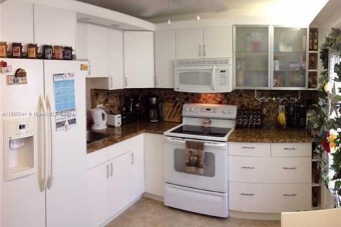 Condominio en venta en Hallandale Beach, Florida, 1 dormitorio, 67.82 m2 № 1206218 - foto 11