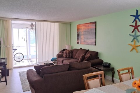 Condominio en venta en Hallandale Beach, Florida, 1 dormitorio, 67.82 m2 № 1206218 - foto 15