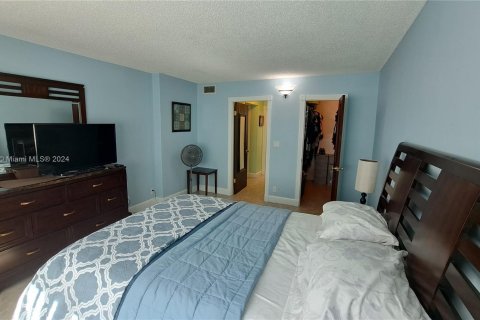 Condominio en venta en Hallandale Beach, Florida, 1 dormitorio, 67.82 m2 № 1206218 - foto 17