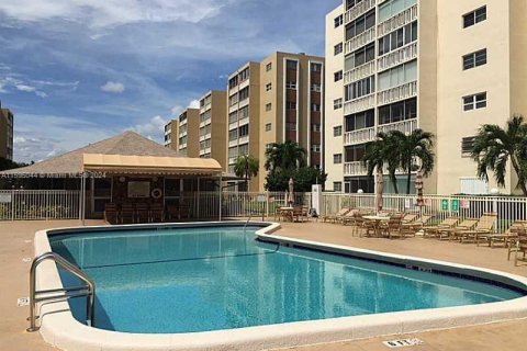 Condominio en venta en Hallandale Beach, Florida, 1 dormitorio, 67.82 m2 № 1206218 - foto 5