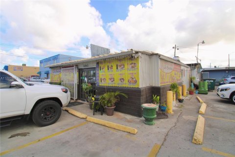 Commercial property in Miami, Florida № 873508 - photo 17