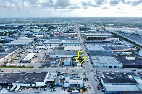 Commercial property in Miami, Florida № 873508 - photo 4