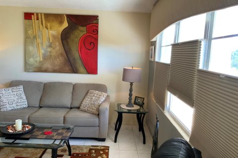 Condo in Boca Raton, Florida, 1 bedroom  № 979115 - photo 4