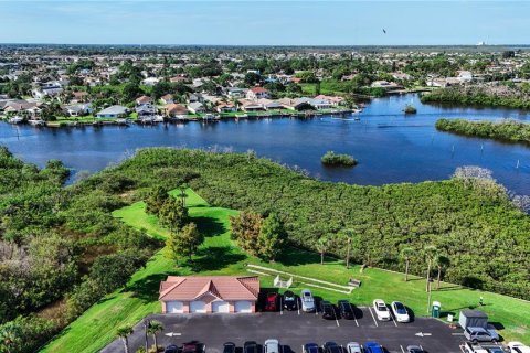 Copropriété à vendre à New Port Richey, Floride: 2 chambres, 119.57 m2 № 1307522 - photo 4