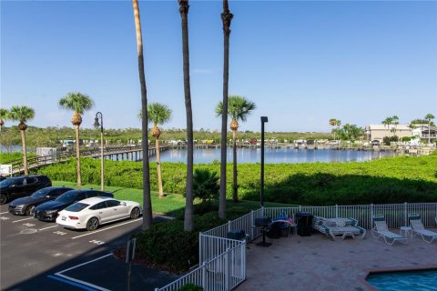 Condo in New Port Richey, Florida, 2 bedrooms  № 1307522 - photo 5