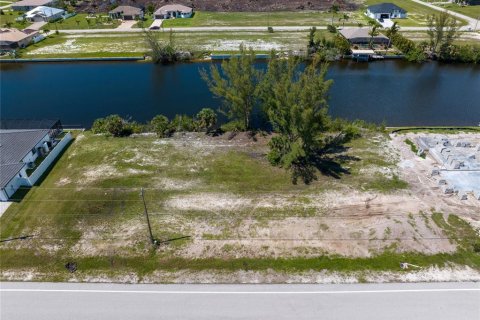 Terrain à vendre à Cape Coral, Floride № 657175 - photo 2