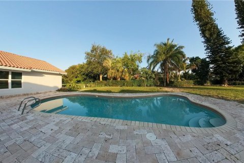 House in Coral Springs, Florida 4 bedrooms, 402.36 sq.m. № 517462 - photo 3