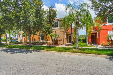 Adosado en venta en Kissimmee, Florida, 4 dormitorios, 177.16 m2 № 1300479 - foto 1