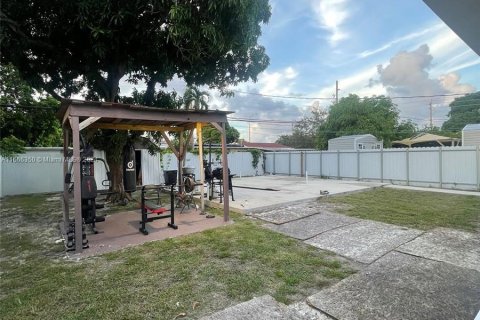 Villa ou maison à vendre à Hialeah, Floride: 3 chambres, 83.61 m2 № 1380164 - photo 17