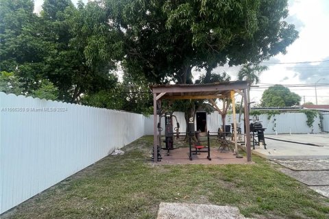 Casa en venta en Hialeah, Florida, 3 dormitorios, 83.61 m2 № 1380164 - foto 14