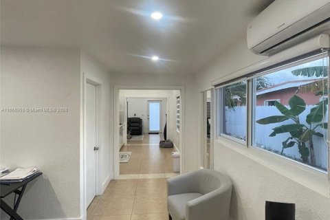 Casa en venta en Hialeah, Florida, 3 dormitorios, 83.61 m2 № 1380164 - foto 11