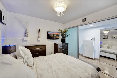 Copropriété à vendre à Hallandale Beach, Floride: 1 chambre, 78.41 m2 № 1333341 - photo 5