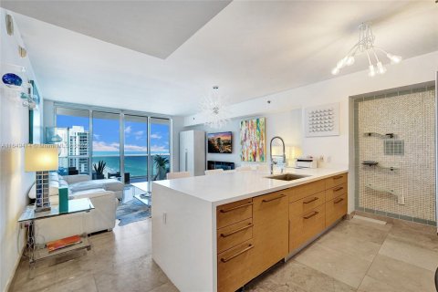 Condo in Hallandale Beach, Florida, 1 bedroom  № 1333341 - photo 14