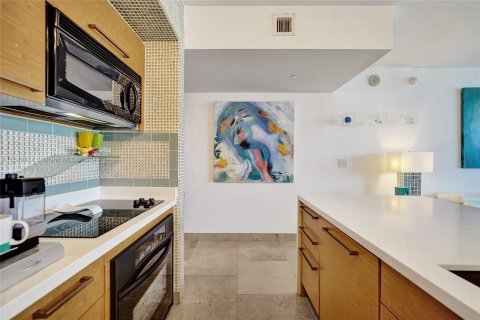 Condo in Hallandale Beach, Florida, 1 bedroom  № 1333341 - photo 22