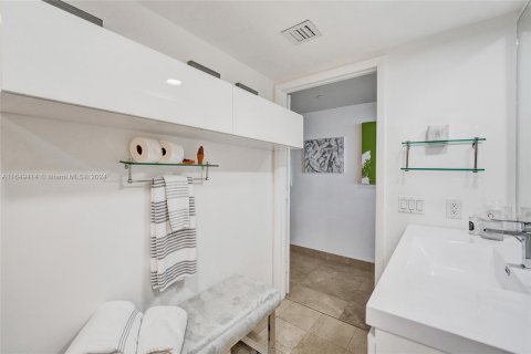 Copropriété à vendre à Hallandale Beach, Floride: 1 chambre, 78.41 m2 № 1333341 - photo 12