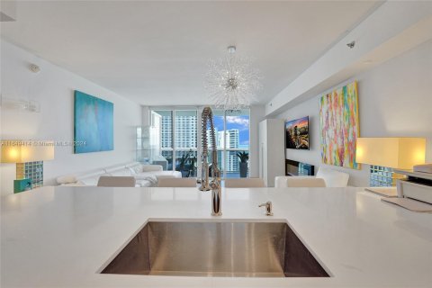 Condominio en venta en Hallandale Beach, Florida, 1 dormitorio, 78.41 m2 № 1333341 - foto 24