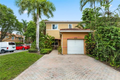 Adosado en venta en Dania Beach, Florida, 3 dormitorios, 149.39 m2 № 1360231 - foto 1