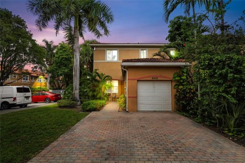 Adosado en venta en Dania Beach, Florida, 3 dormitorios, 149.39 m2 № 1360231 - foto 2