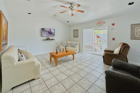 Купить виллу или дом в Хомстед, Флорида 3 спальни, 216.65м2, № 549531 - фото 9