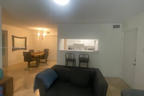 Condominio en venta en Miramar, Florida, 2 dormitorios, 75.9 m2 № 1132473 - foto 4
