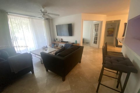 Condominio en venta en Miramar, Florida, 2 dormitorios, 75.9 m2 № 1132473 - foto 3