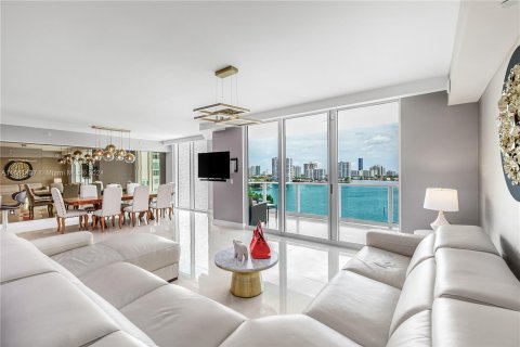 Condominio en venta en Aventura, Florida, 3 dormitorios, 286.32 m2 № 1327863 - foto 1