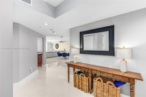 Condo in Aventura, Florida, 3 bedrooms  № 1327863 - photo 2