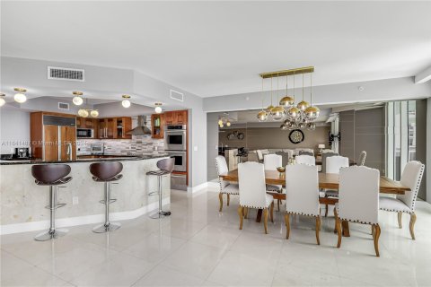 Condo in Aventura, Florida, 3 bedrooms  № 1327863 - photo 6