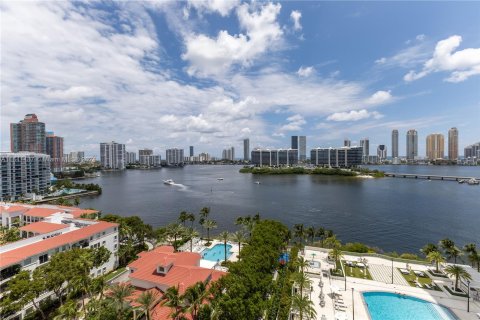 Condominio en venta en Aventura, Florida, 3 dormitorios, 286.32 m2 № 1327863 - foto 16